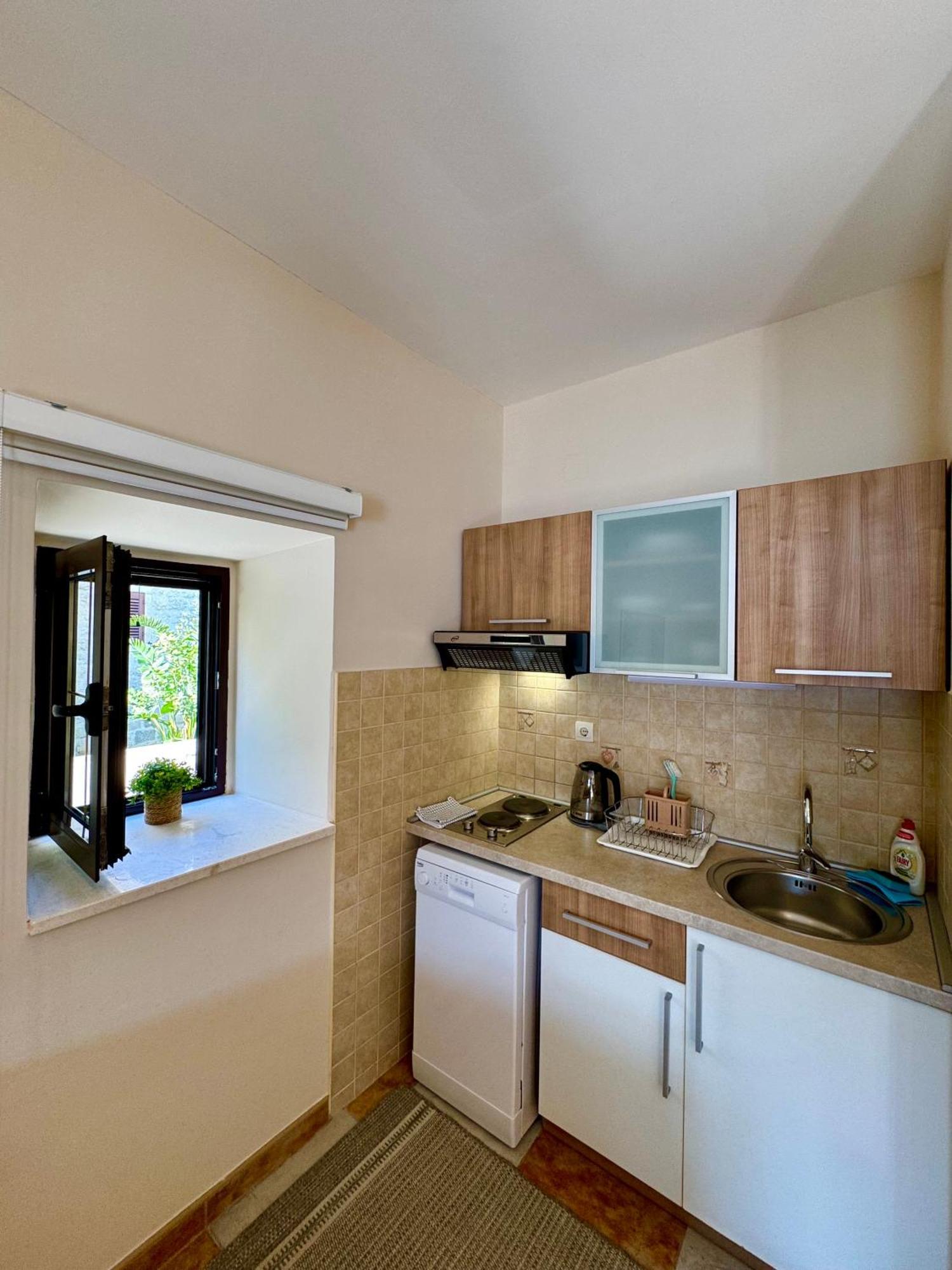 Apartments Radonicic Котор Екстериор снимка