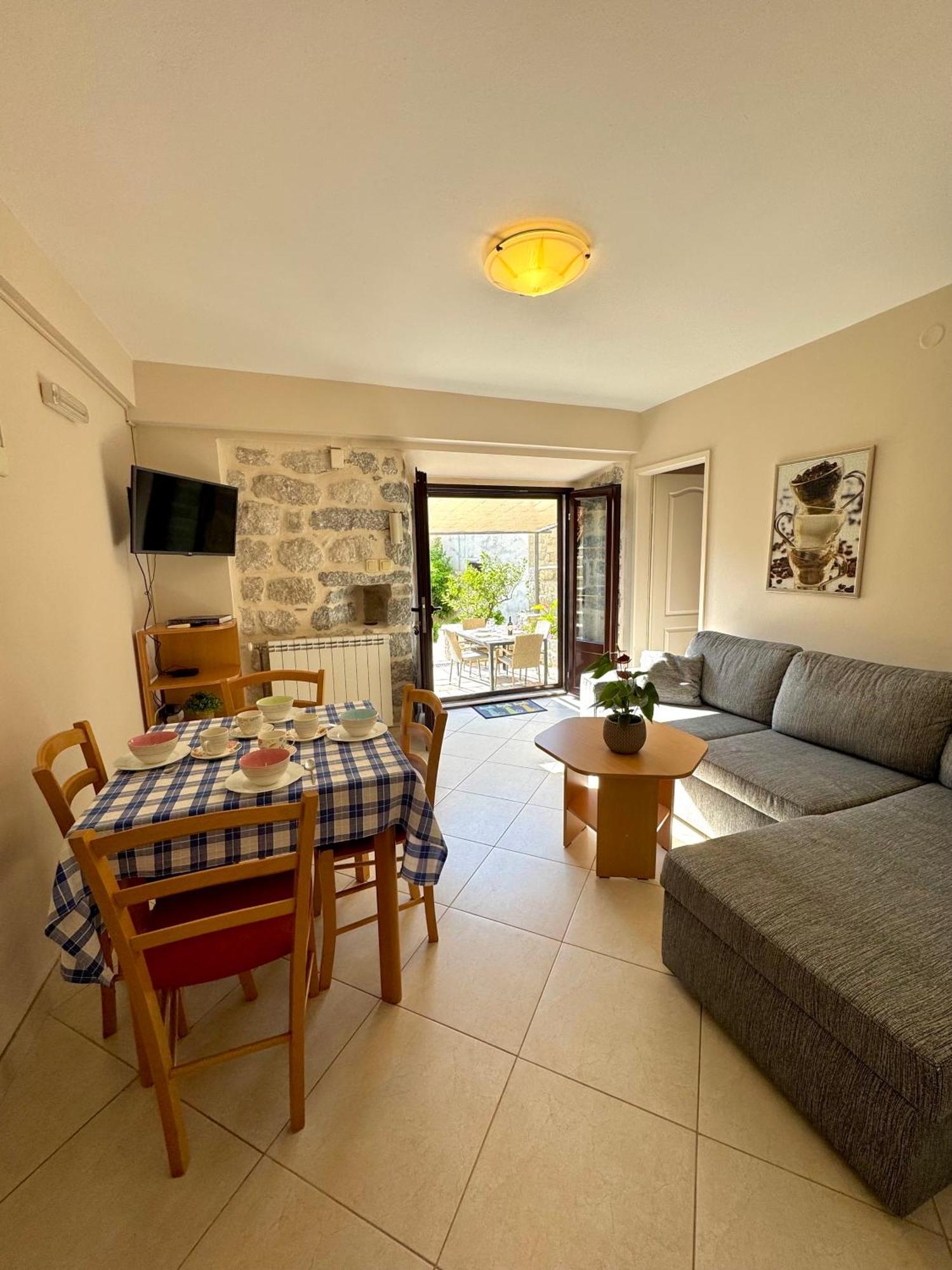 Apartments Radonicic Котор Екстериор снимка